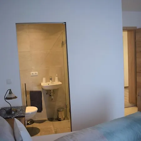 Nagiller Apartment *